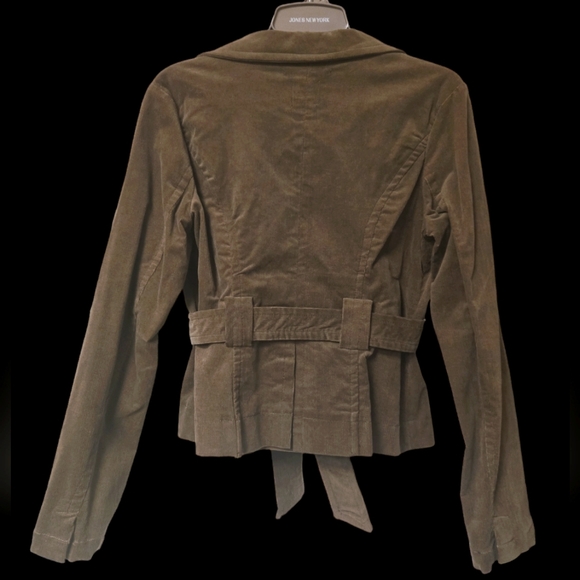 Urban Behaviour - Picture 2 of 3